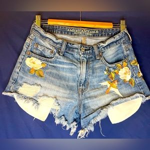 AEO High Waisted Embroidered Denim Shorts Size 4